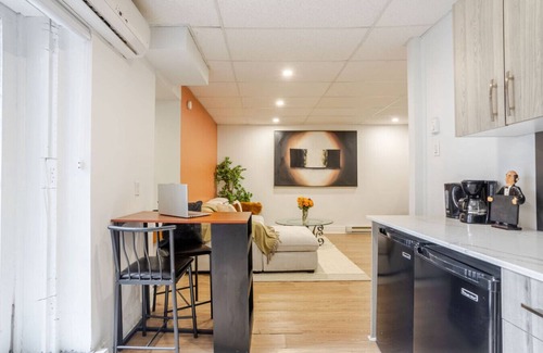 Downtown Montreal Apartment | Chic DT MTL Condo w/Rooftop, BBQ & Jacuzzi