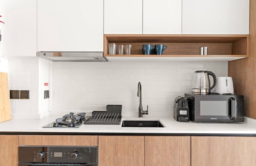 Dubai Apartment | Chic Dubai Studio w/Balcony, Pool, Gym, Free Parking Near Expo Metro