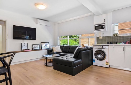 Elwood Apartment | Chic Elwood 1BR Apt with Free Parking