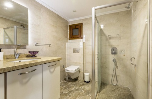 Cumhuriyet Apartment | Chic flat, 5 min to Nisantasi City's and M2 Metro