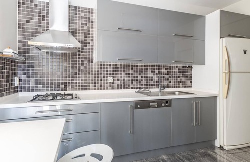 Moda Apartment | Chic Flat w Balcony 5 min to Moda Coast