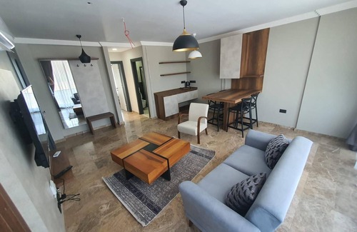 Karakum House | Chic Flat w Pool 5 min to Beach in Kyrenia