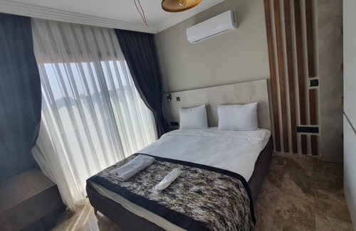 Karakum House | Chic Flat w Pool 5 min to Beach in Kyrenia
