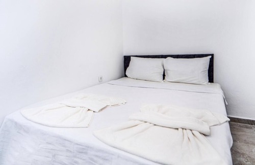 Turgutreis City Center Apartment | Chic Flat w Terrace 3 min to Beach in Bodrum