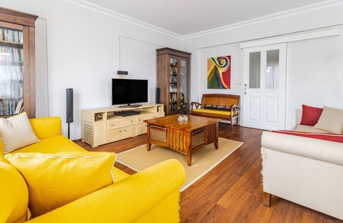 Maltepe Apartment | Chic Flat with Balcony Near Subway and Marmaray🚇