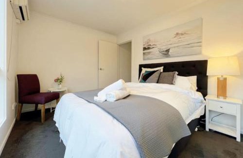 Fitzroy North House | Chic getaway at Fitzroy North