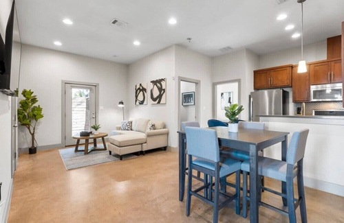 Galindo House | Chic & Homey 3-BR Close to Downtown/Heart of 704!