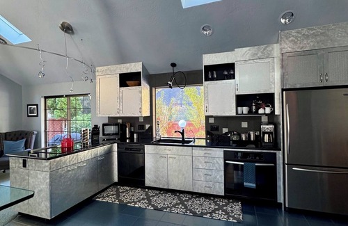 Southeast Eugene House | Chic house in Eugene near the University of Oregon/Autzen/Hayward Field