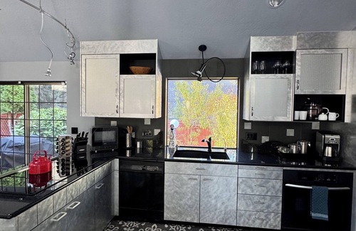 Southeast Eugene House | Chic house in Eugene near the University of Oregon/Autzen/Hayward Field