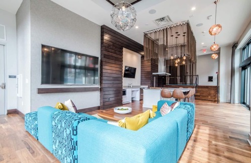 Mile Square Apartment | Chic Indy Retreat—Perfect Location + Parking