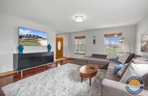 Zenda House | Chic Lake Geneva Retreat Spring & Summer Getaway Near Lake & Golf