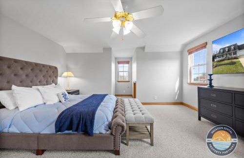 Zenda House | Chic Lake Geneva Retreat Spring & Summer Getaway Near Lake & Golf