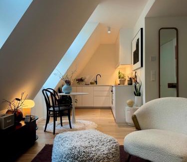 Old Town Apartment | Chic Loft by Castle&Danube Old town Free Parking