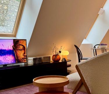 Old Town Apartment | Chic Loft by Castle&Danube Old town Free Parking