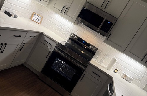 Pflugerville Apartment | Chic Luxury Lakefront 1-bedroom apartment with AC, WiFi in Pflugerville