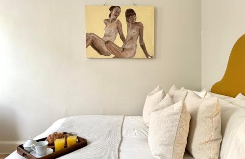 Bryanston and Dorset Square Apartment | Chic Marylebone Studio, Walk to Oxford Street or Regent's Park, by The Design Traveller