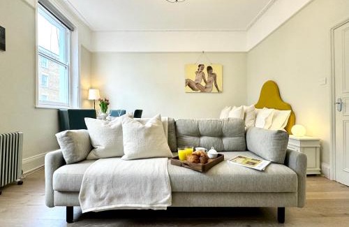 Bryanston and Dorset Square Apartment | Chic Marylebone Studio, Walk to Oxford Street or Regent's Park, by The Design Traveller