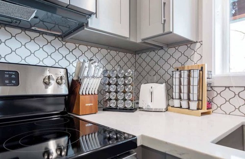Minor House | Chic & Modern 6b4b House – Prime Seattle Location!