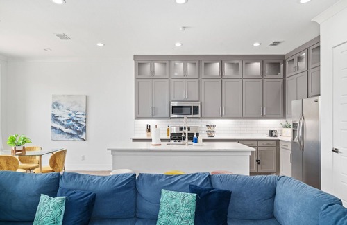 Cedar Crest House | Chic Modern New Build - Great For Large Families