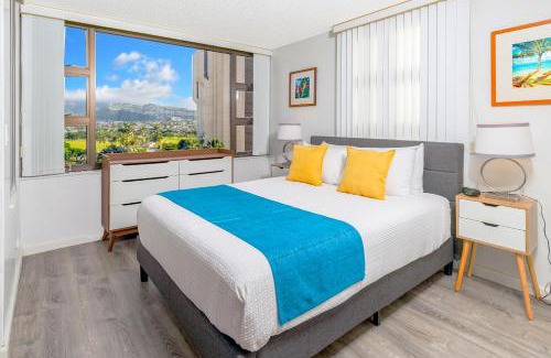 Waikiki Apartment | Chic Mountain View Unit Near Waikiki Beach with Parking