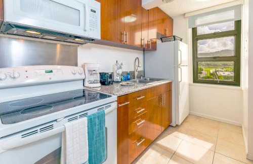 Waikiki Apartment | Chic Mountain View Unit Near Waikiki Beach with Parking