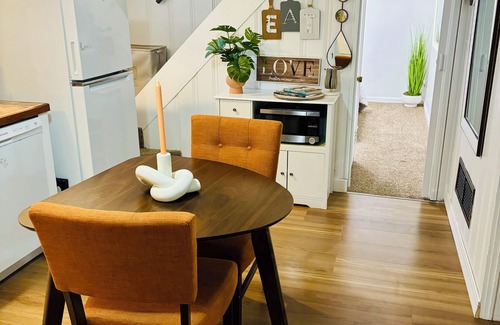 Shrewsbury Apartment | CHIC ONE BEDROOM IN-LAW SUITE IN Shrewsbury with AC, WiFi