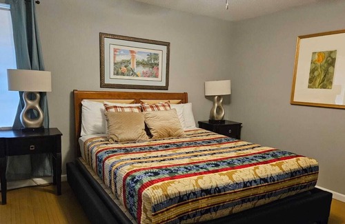 Whitehaven House | Chic Rancher 7BR Compound Near Graceland &Airport