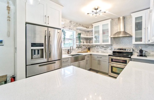 Coral Way Villa | Chic retreat near Brickell huge heated pool & spa.