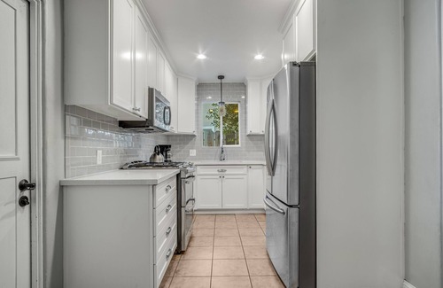Modesto House | ★Chic Rustic & Modern Bungalow Centrally Located★