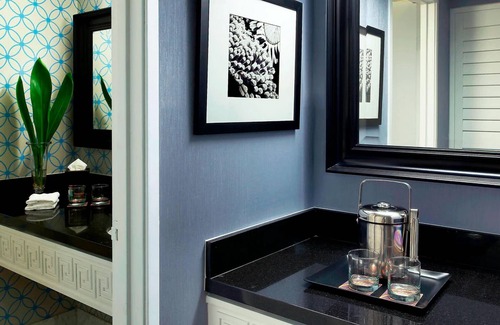 Downtown Hotel | Chic Santa Monica Retreat Perfect for Beach Getaways - Poolside Fun!