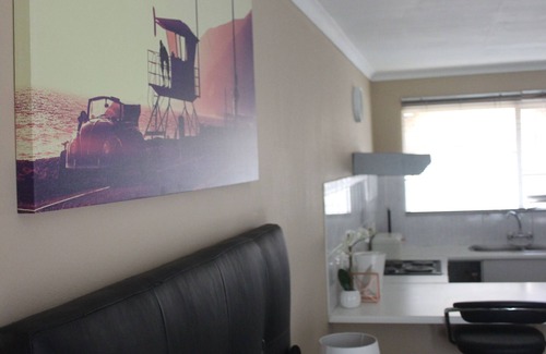 Greater Johannesburg Metropolitan Area Cottage | Chic & Serene 1-Bed Haven in Roodepoort
