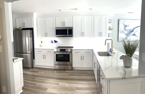 Keys Of Marsh Harbor House | Chic & Spacious Vacation Home.Community Pool, Modern Amenities & Serene Vibes