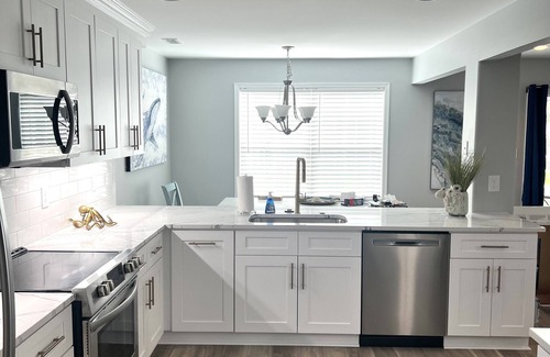 Keys Of Marsh Harbor House | Chic & Spacious Vacation Home.Community Pool, Modern Amenities & Serene Vibes