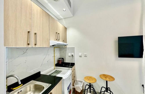 Bur Dubai Apartment | Chic Studio apartment in fabulous Dubai with WiFi, AC