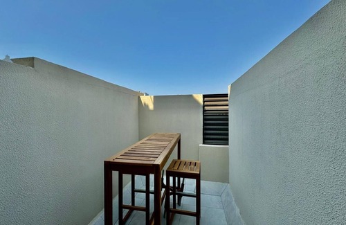 Bur Dubai Apartment | Chic Studio apartment in fabulous Dubai with WiFi, AC
