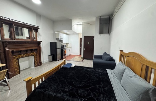 Central Park North Apartment | Chic Studio apartment in New York with WiFi, AC #2