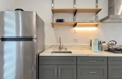 North Hollywood Apartment | Chic studio with AC and WiFi in fabulous Los Angeles