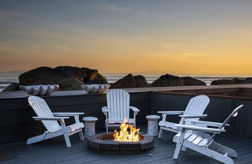 Faria Beach House | Chic&Stylish Oceanfront 2 Bedroom + Bonus Loft. Now available up to 6 month rntl