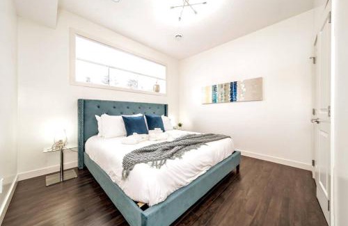 Jasper Place Apartment | Chic Suite - Long Stays - King Bed - Fireplace & WiFi