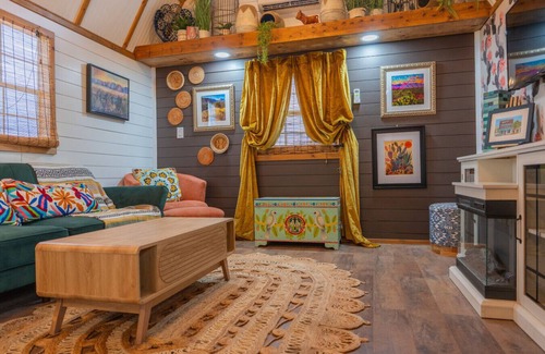 Alpine Apartment | Chic Tiny Home Close to Everything @ Casa Paloma