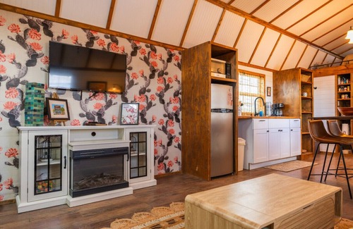 Alpine Apartment | Chic Tiny Home Close to Everything @ Casa Paloma