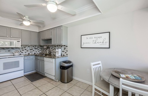 Hammock Bay Condo | Chic Tropical Retreat Minutes from Marco Island & Naples