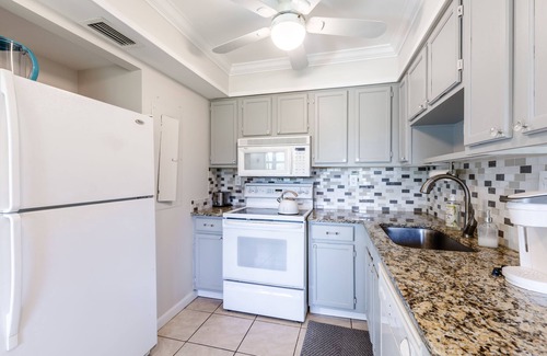 Hammock Bay Condo | Chic Tropical Retreat Minutes from Marco Island & Naples
