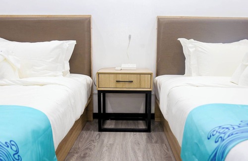 Coron Hotel | Chic Twin Room in Coron Hotel with Breakfast and Pool