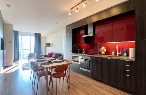 Toronto Entertainment District Apartment | Chic Urban Gateway in Toronto