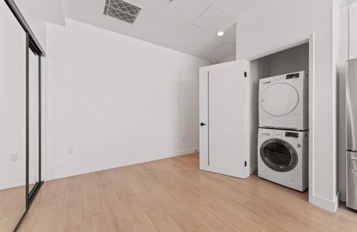 Koreatown Apartment | Chic Urban Retreat in LA- 2B1B Apartment