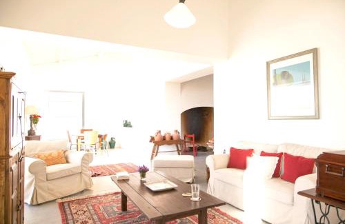 Evora Villa | Chic Villa with Private Pool near Évora