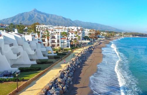 Torreblanca Villa | Chic Villa with pool, garden and parking REMS