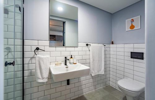West Beach Apartment | Chic Warehouse Style 1 bedroom, Blouberg Beachfront, 14 Manhattan