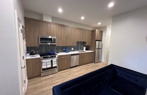 Woodlawn Apartment | Chicago 1-bedroom/1 Office apartment: welcoming Chicago with AC, onsite laundry